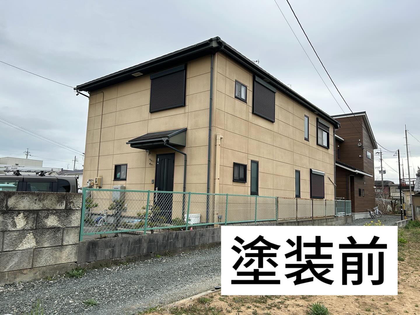 今月の塗装工事

豊川市のT様邸の
塗装工事を行いました。

新築工事で20年以上前に
外壁の塗装をさせて頂いたお客様です。

お客様よりご連絡をいただき
屋根、外壁塗装をさせていただきました。

新築時と同じ色が良いとのご希望で
お家を新築によみがえらせました

大変喜んでいただきました。